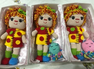 Boneca Emilia - Artesanato e Personalizados