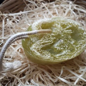 Sabonete Artesanal com Bucha Vegetal