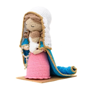 Nossa Senhora com Menino Jesus em Amigurumi - Artesanato e Personalizados