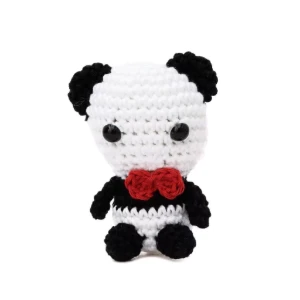 Chaveiro pandinha de gravata em amigurumi - Artesanato e Personalizados