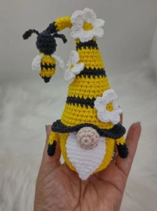 Mini Gnomo Em Crochê Abelha - Artesanato e Personalizados