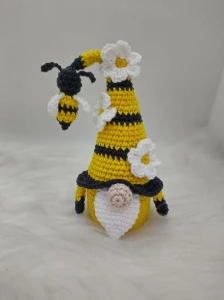 Mini Gnomo Em Crochê Abelha - Artesanato e Personalizados