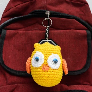 Chaveiro coruja amarela em amigurumi - Artesanato e Personalizados
