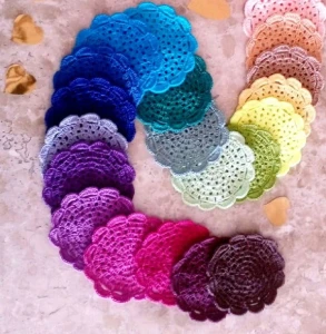 Kit Porta Copos Coloridos em Crochê (12 Un.) - Artesanato e Personalizados