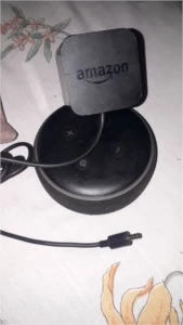 Alexa 3ª Geração semi nova com adaptador  de  fonte. - Produtos Físicos