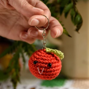 Chaveiro Mini Maçã Amigurumi - Artesanato e Personalizados