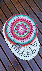 Capa de Banqueta Mandala Multicolorida em Crochê - Artesanato e Personalizados