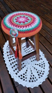Capa de Banqueta Mandala Multicolorida em Crochê - Artesanato e Personalizados