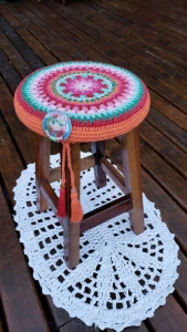 Capa de Banqueta Mandala Multicolorida em Crochê - Artesanato e Personalizados