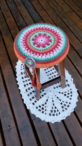 Capa de Banqueta Mandala Multicolorida em Crochê - Artesanato e Personalizados