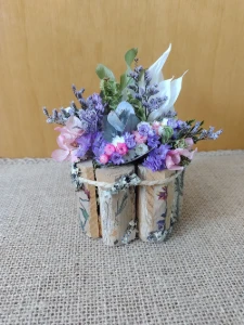 Arranjo Rústico no Cachepot de pé de café - Lilás - Artesanato e Personalizados