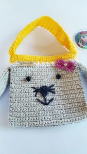 Bolsinha Infantil Coelhinha em Crochê - Artesanato e Personalizados