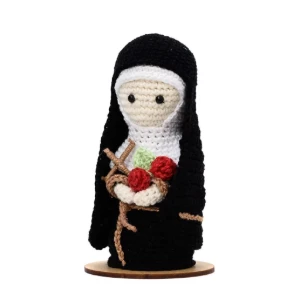 Santa Rita em amigurumi - Artesanato e Personalizados