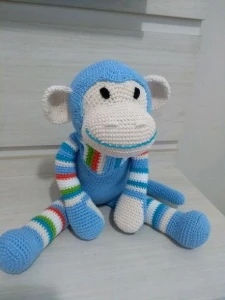 Amigurumi Macaco Colorido - Artesanato e Personalizados
