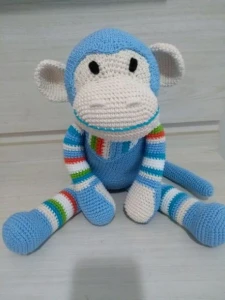 Amigurumi Macaco Colorido - Artesanato e Personalizados