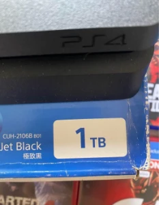 PS4 Slim 1 TB dois controles e 24 jogos - Playstation