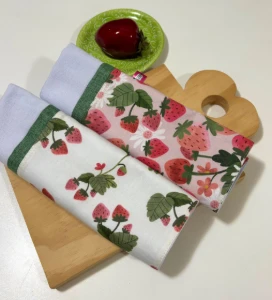 Kit com 2 Panos de Prato Morango - 50 x 70 cm - Artesanato e Personalizados