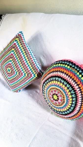 Capa de Almofada Mandala Neon em Crochê - Artesanato e Personalizados