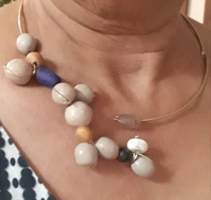 Colar Cachos com Cerâmica, Cristal e Polímero - Artesanato e Personalizados