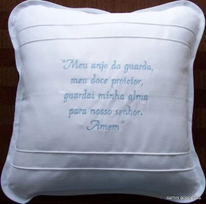 Capa de Almofada com Oração do Santo Anjo - Artesanato e Personalizados