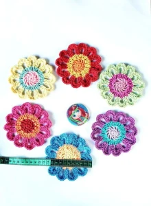 Flores em Crochê Multicoloridas 12 cm - Artesanato e Personalizados