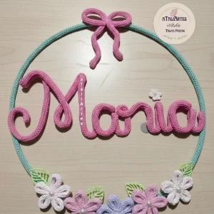 Guirlanda Lacinho e Flores em Tricotin - Artesanato e Personalizados