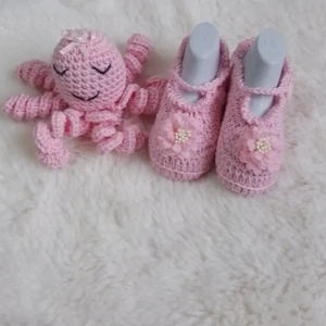 Kit Sapatinho e Polvo Rosa — 6 a 9 Meses - Artesanato e Personalizados