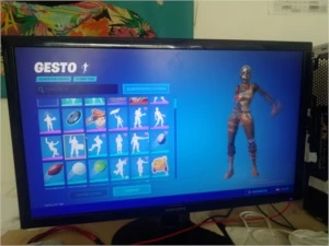 Conta com temporada 2 e com minty - Fortnite
