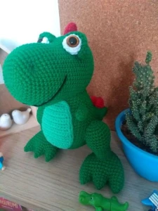 Amigurumi Dino T-Rex - Artesanato e Personalizados