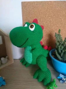 Amigurumi Dino T-Rex - Artesanato e Personalizados