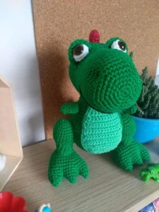 Amigurumi Dino T-Rex - Artesanato e Personalizados