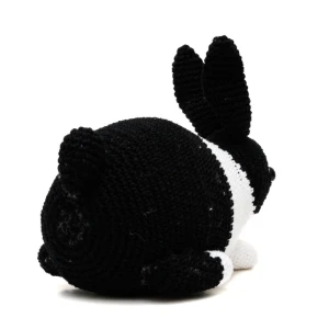 Coelho Holandês Preto e Branco em Amigurumi - Artesanato e Personalizados