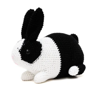 Coelho Holandês Preto e Branco em Amigurumi - Artesanato e Personalizados