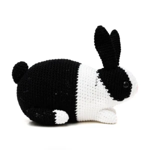 Coelho Holandês Preto e Branco em Amigurumi - Artesanato e Personalizados