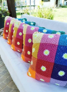 Capa de Almofada Colorida em Crochê - Artesanato e Personalizados