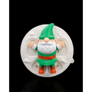 Gnomo de Natal Fazendo Anjinho na Neve