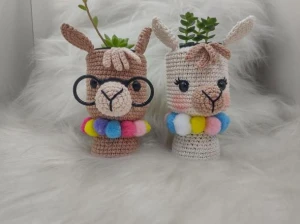 Cachepôs Casal De Lhama Em Crochê - Artesanato e Personalizados