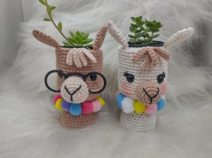 Cachepôs Casal De Lhama Em Crochê - Artesanato e Personalizados