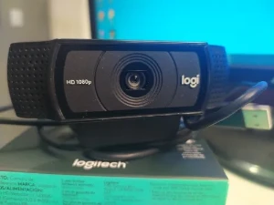 Webcam Logitech C920s PRO 1080p 30FPS, 720p 60FPS, com micro - Produtos Físicos