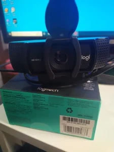 Webcam Logitech C920s PRO 1080p 30FPS, 720p 60FPS, com micro - Produtos Físicos