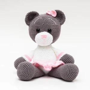 Ursa de Saia Rosa em Amigurumi - Artesanato e Personalizados