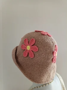 Chapéu bucket florido em Crochê - Artesanato e Personalizados