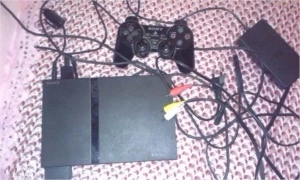 PS2 Usado com defeito no leitor, acompanha controle e cabos! - Playstation