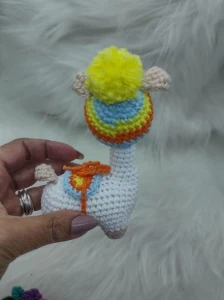 Mini Lhama De Crochê - Artesanato e Personalizados