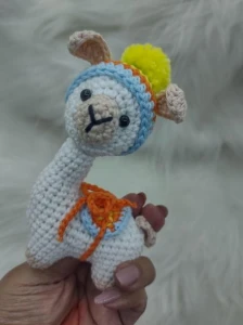 Mini Lhama De Crochê - Artesanato e Personalizados