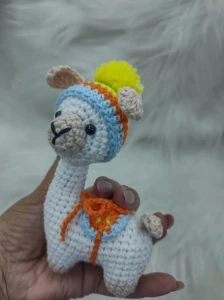 Mini Lhama De Crochê - Artesanato e Personalizados