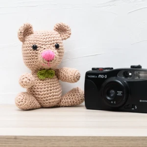Ursinho de Gravata Verde em Amigurumi - Artesanato e Personalizados