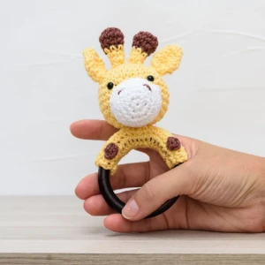 Chocalho Girafa Pequena em Amigurumi - Artesanato e Personalizados