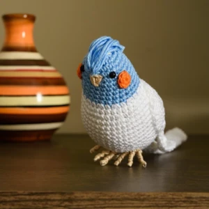 Calopsita azul em amigurumi - Artesanato e Personalizados