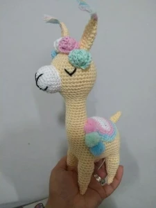 Lhama (Alpaca) em Crochê - Artesanato e Personalizados